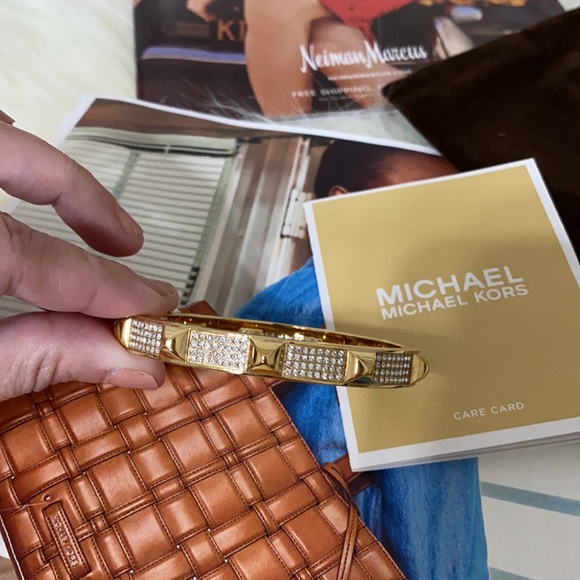 NWT Michael Kors Pyramid Gold Pave Bracelet - Picture 4 of 6